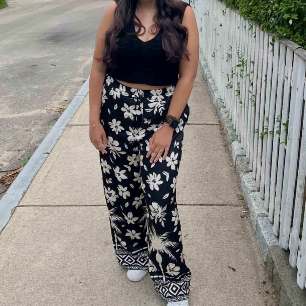 House of Harlow Black and White Set (Pants & Top) Sz L